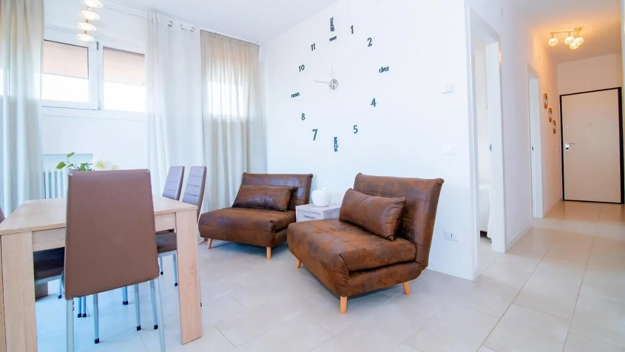 Stay-With-Us Appartments 페스키에라델가르다 아파트
